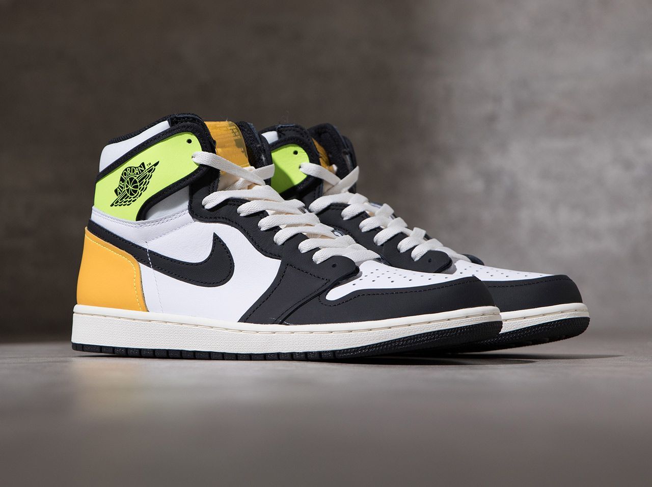 エアジョーダン1 ハイ OG ボルトAIR JORDAN 1 HIGH OG VOLT GOLD (Nike ...