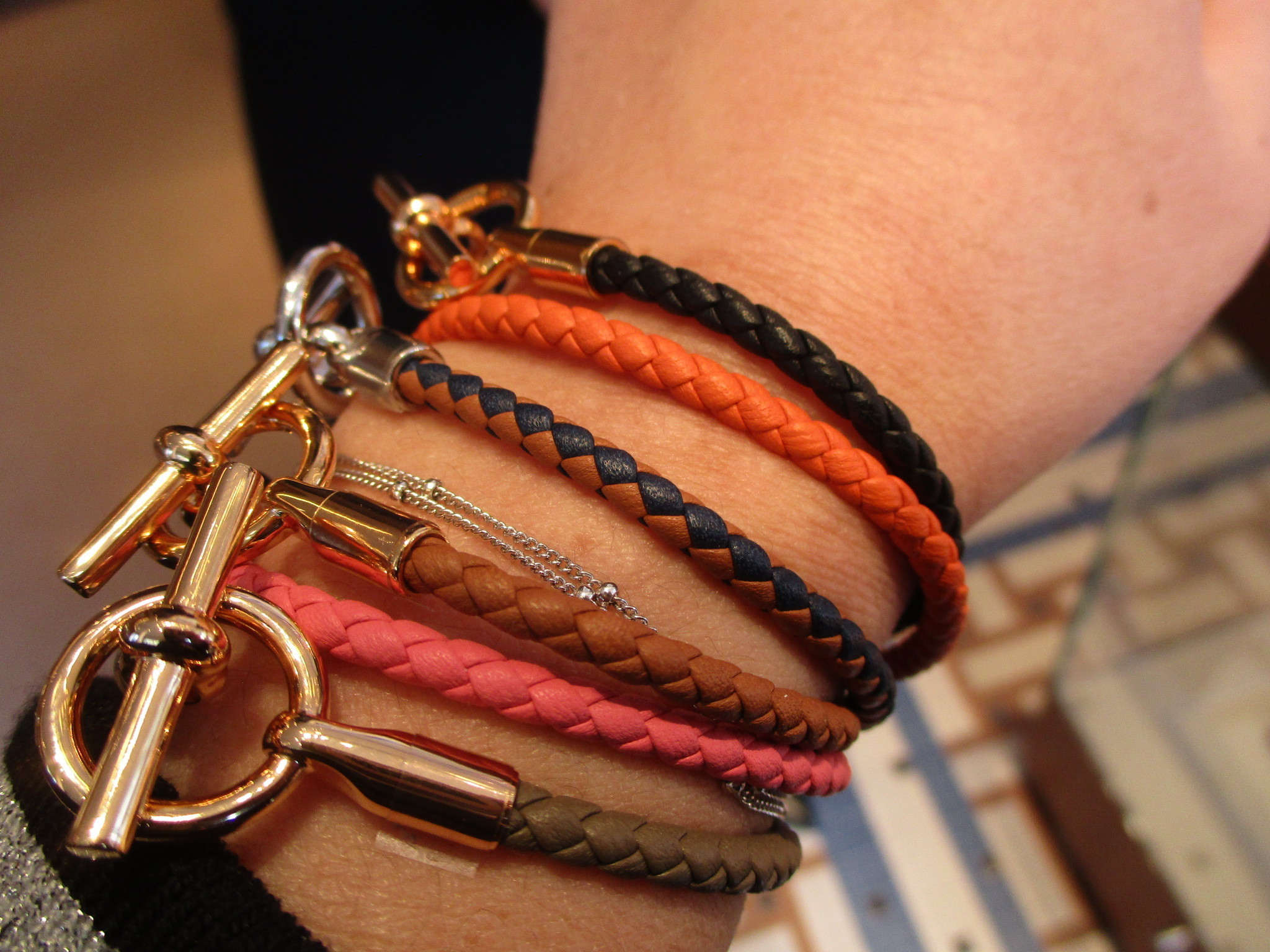 人気♪【HERMES】Clic Glenan ブレスレット 日本よりお得!レザーブレスレット 《グレナン》Glenan各色有