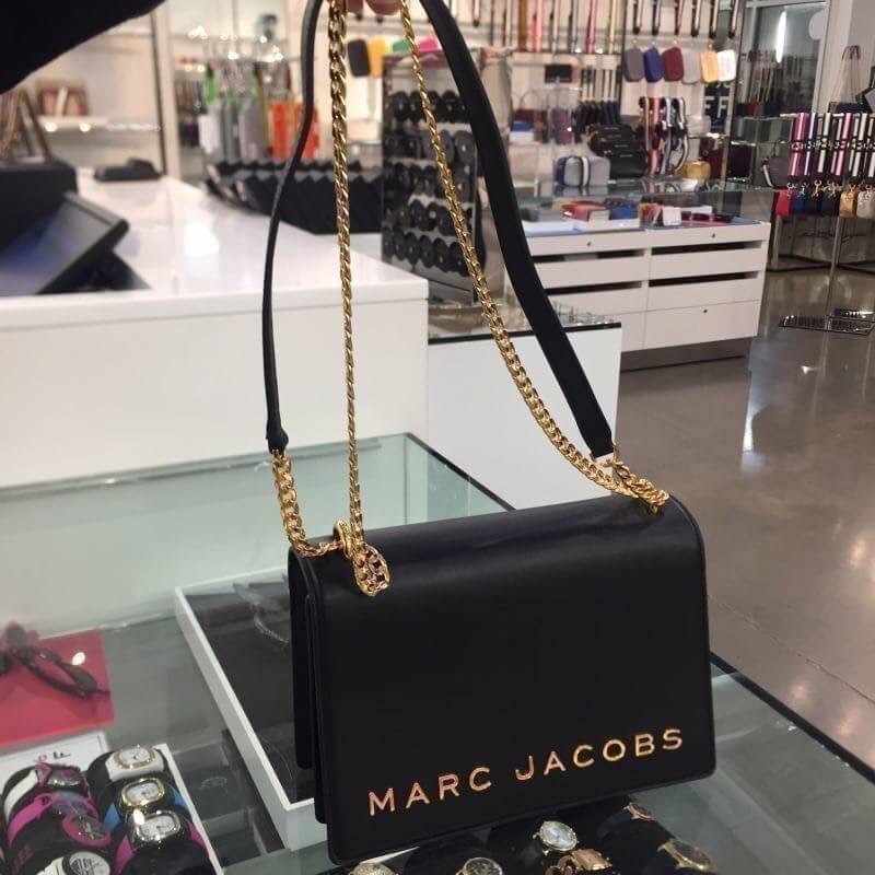 MARC JACOBS ロゴ チェーンストラップ スクエア 2WAYバッグ♪ MARC JACOBS ロゴ チェーン スクエア 2WAYバッグ(ラージ