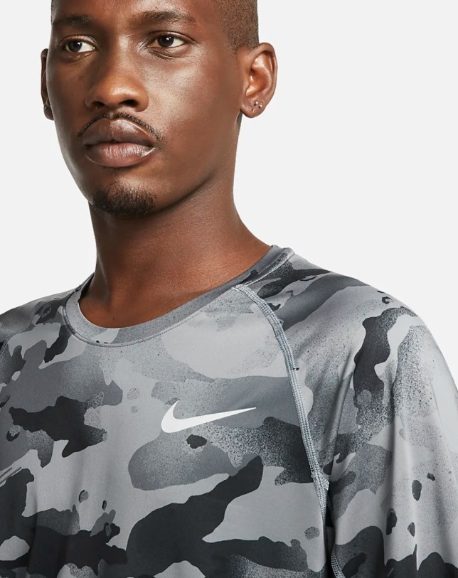 家の中でも大活躍☆最新☆迷彩柄Tシャツ☆Nike Pro☆選べる4色 (Nike ...