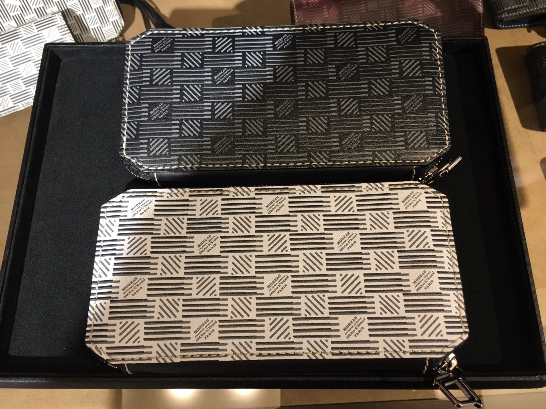 新品!】MOREAU PARIS ラウンドジップ カーフスキン 長財布 小物 長
