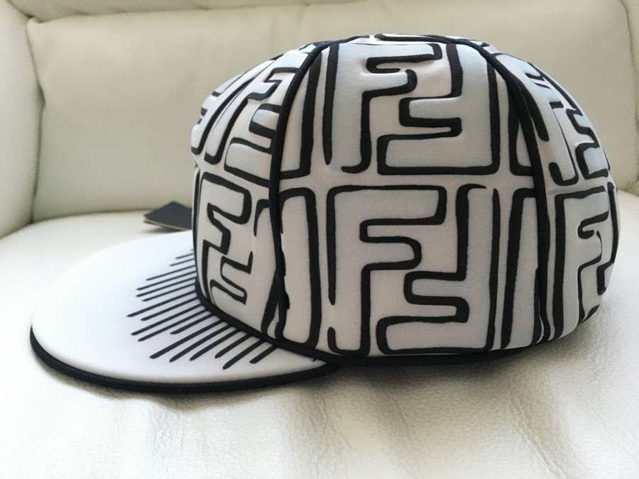 FENDI] JOSHUA VIDES コラボ 限定品 ☆ ベースボール キャップ