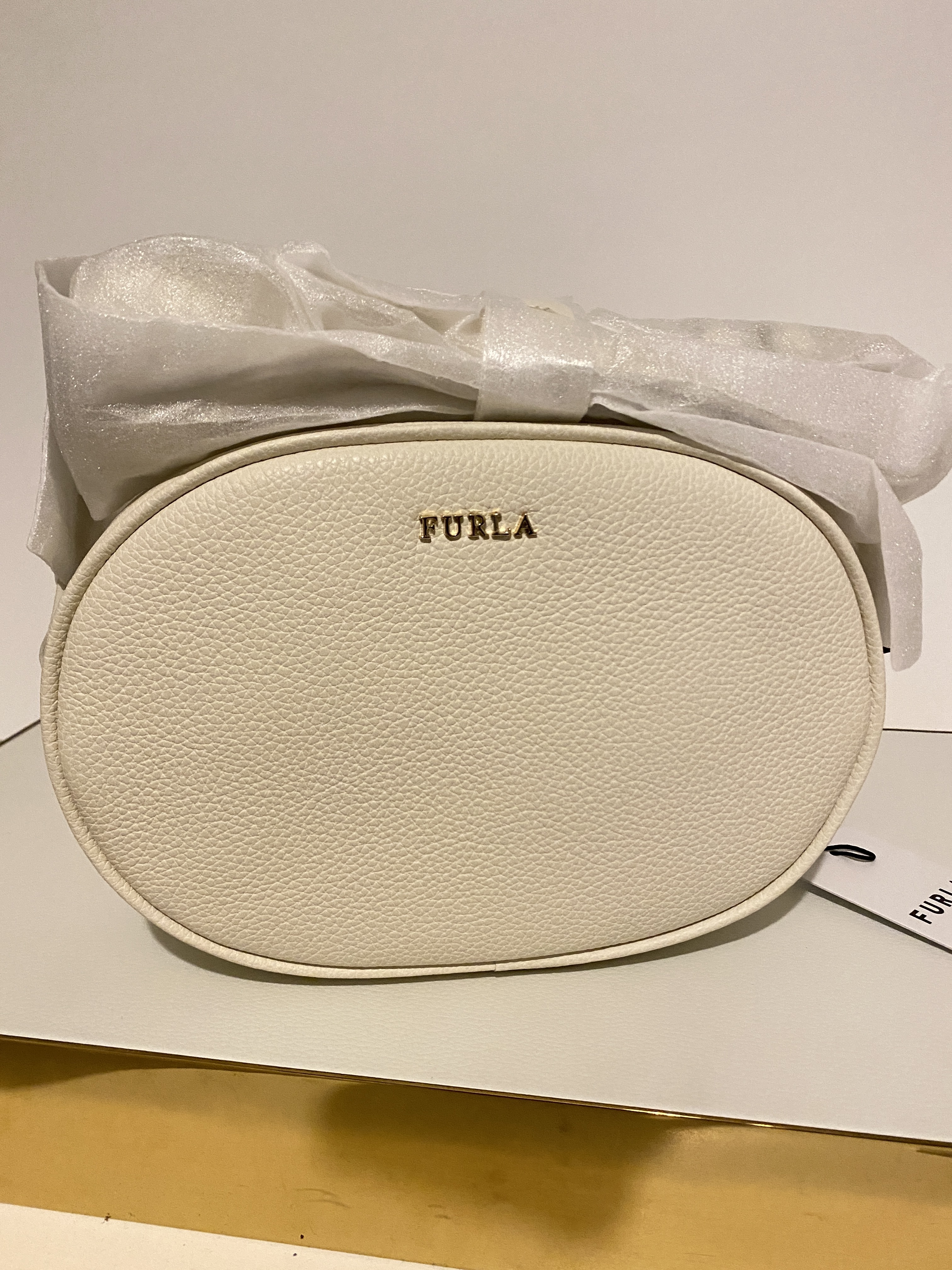 SALE!!【FURLA】CARA Crossbody☆大人気PETALOホワイト☆可愛い