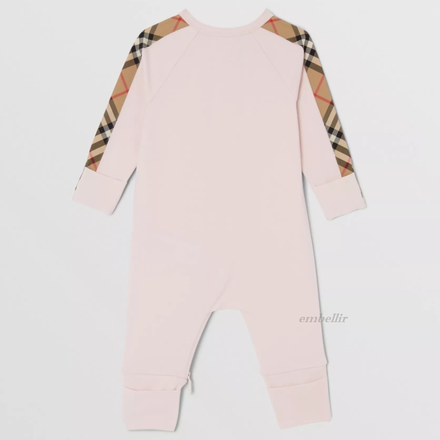 日本完売 国内発送 BURBERRY スリーピース ベイビーギフトセット 日本完売 国内発送 BURBERRY スリーピース ベイビーギフトセット
