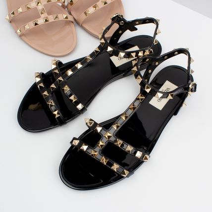 VALENTINO サンダル・ミュール ★VALENTINO ROCKSTUD FLAT RUBBER SANDAL サンダル