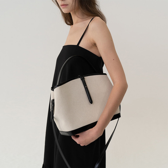 日本未入荷☆Leather-Trimmed Canvas CrossBody Ecru