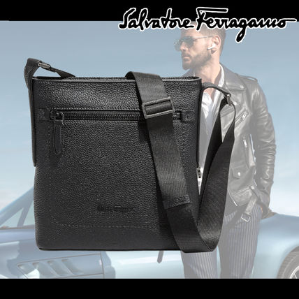 Salvatore Ferragamo x ショルダーバッグ(メンズ)|新作を海外通販 Salvatore Ferragamo x ショルダーバッグ(メンズ)|新作を海外通販