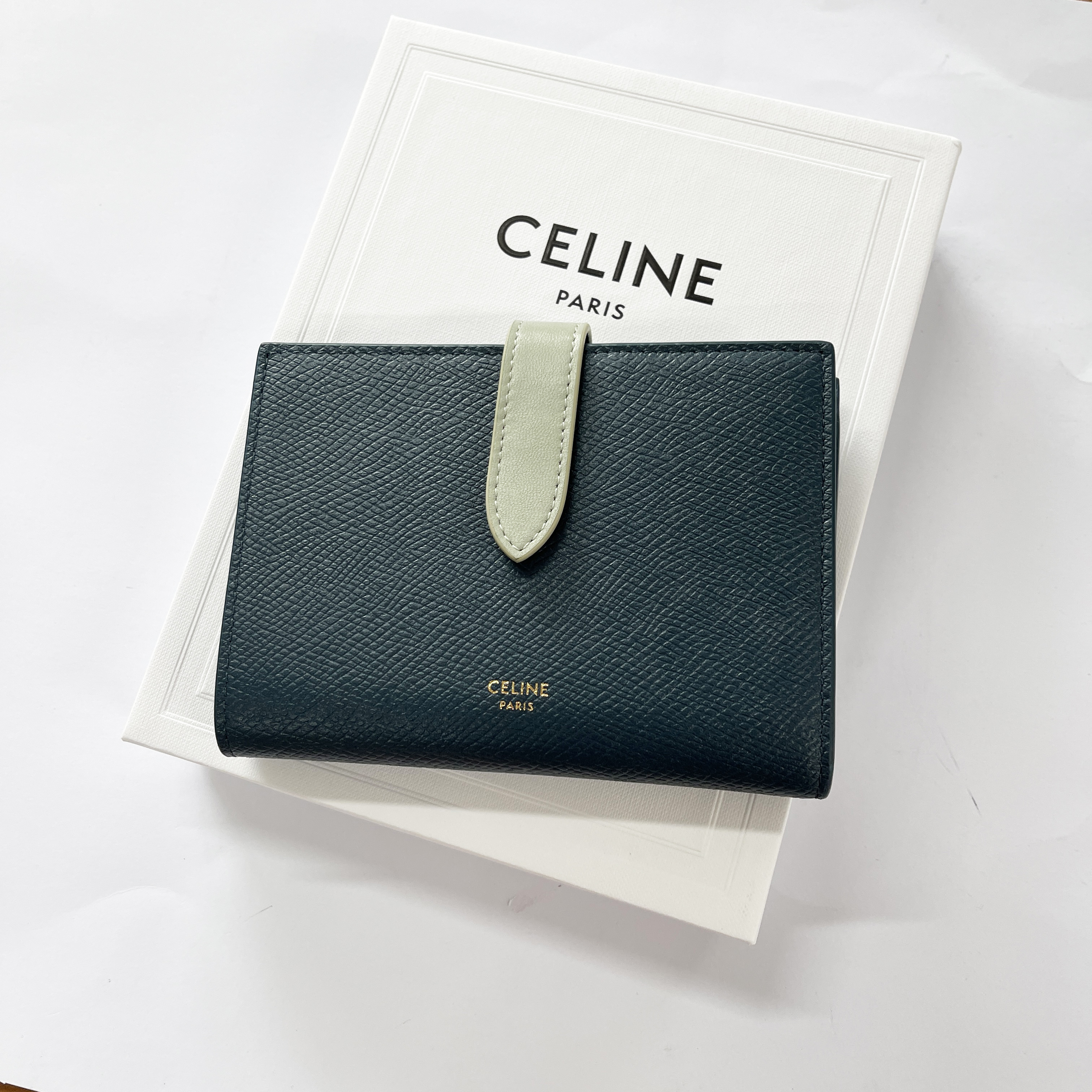 口コミ・レビュー|CELINEミディアム ストラップウォレット ぺトロール