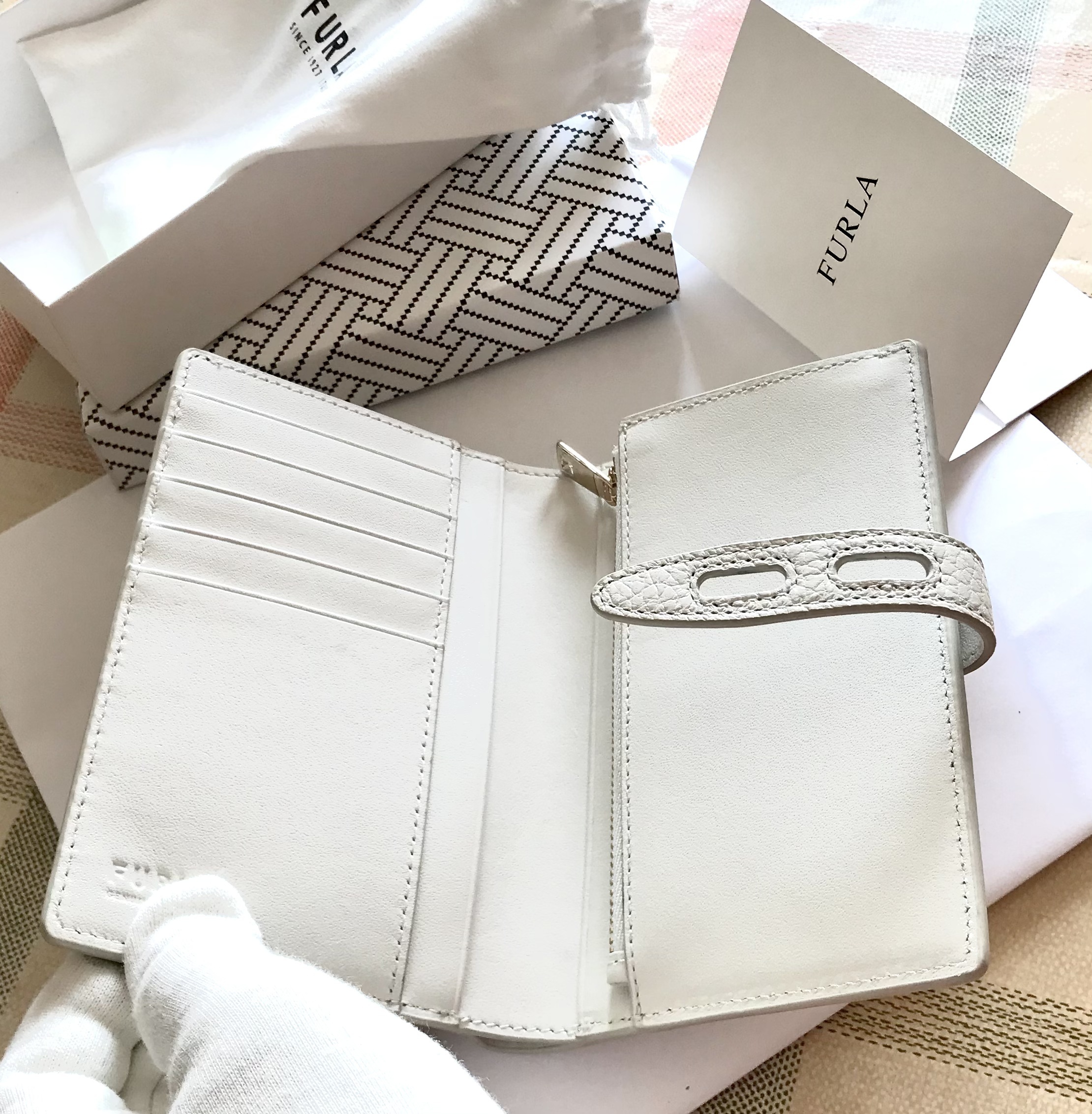 Furlaフルラ★レア物人気物のキラリ!2つ折り財布★限定1点送料込 Furlaフルラ☆レア物人気物のキラリ!2つ折り財布☆限定1点送料込