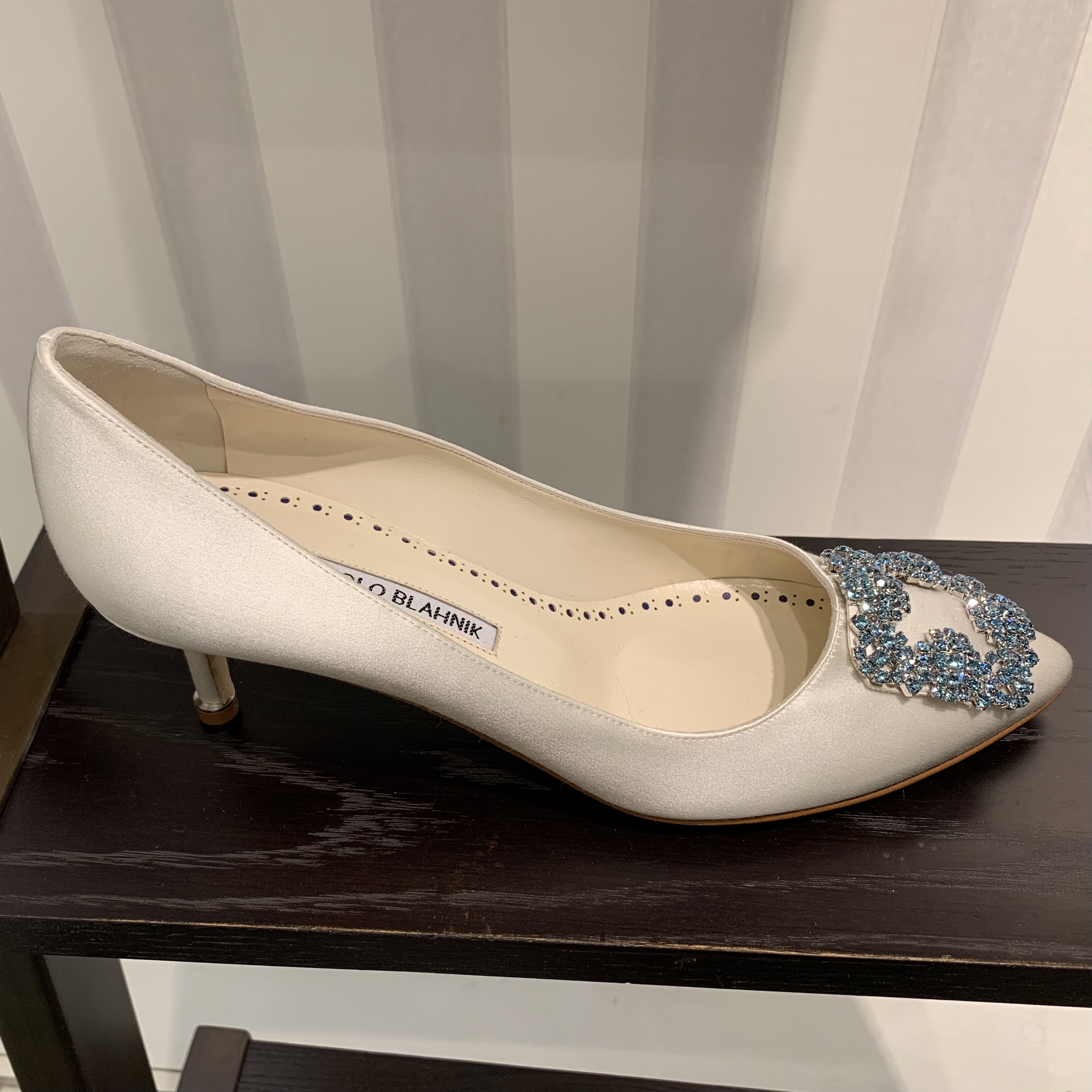 【18%OFF】
★Manolo 白/ブルービジュー5cm Blahnik★ハンギシブライド パンプス 【18%OFF】
★Manolo 白/ブルービジュー5cm Blahnik★ハンギシブライド パンプス