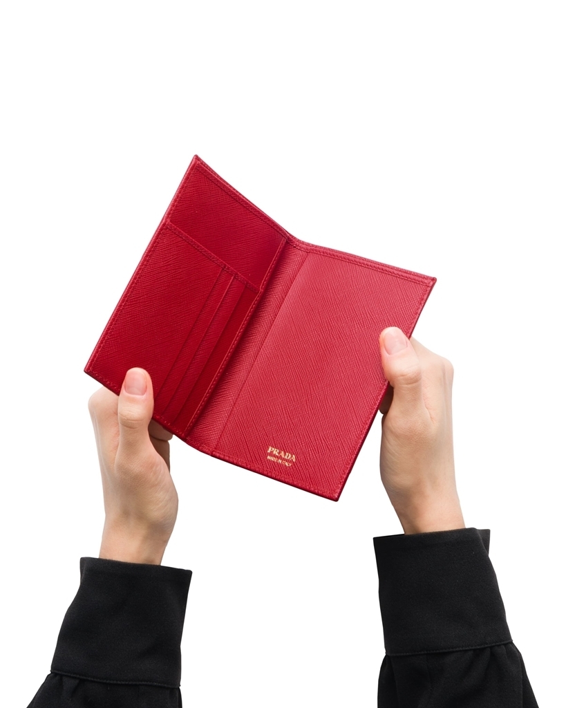 累積売上総額第1位！【PRADA】パスポートケース_1MV018_QWA