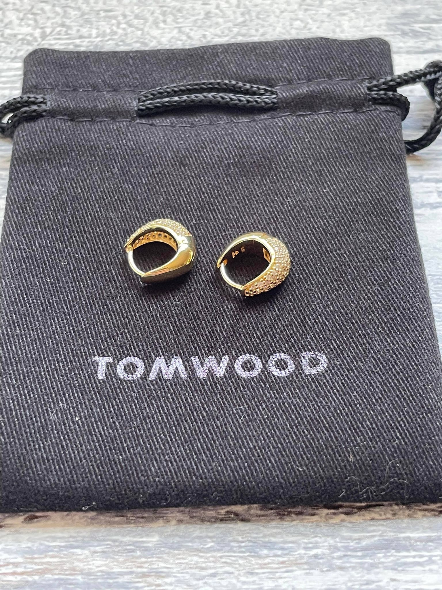 ■日本未入荷・送料込■ Tom Wood Ice Huggie Pave Gold ピアス □日本未入荷・送料込□ Tom Wood Ice Huggie Pave Gold ピアス