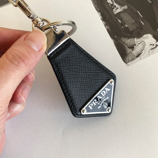 PRADA キーケース・キーリング ★関税込★PRADA★サフィアーノレザー キーリン.グ★正規品★(3)