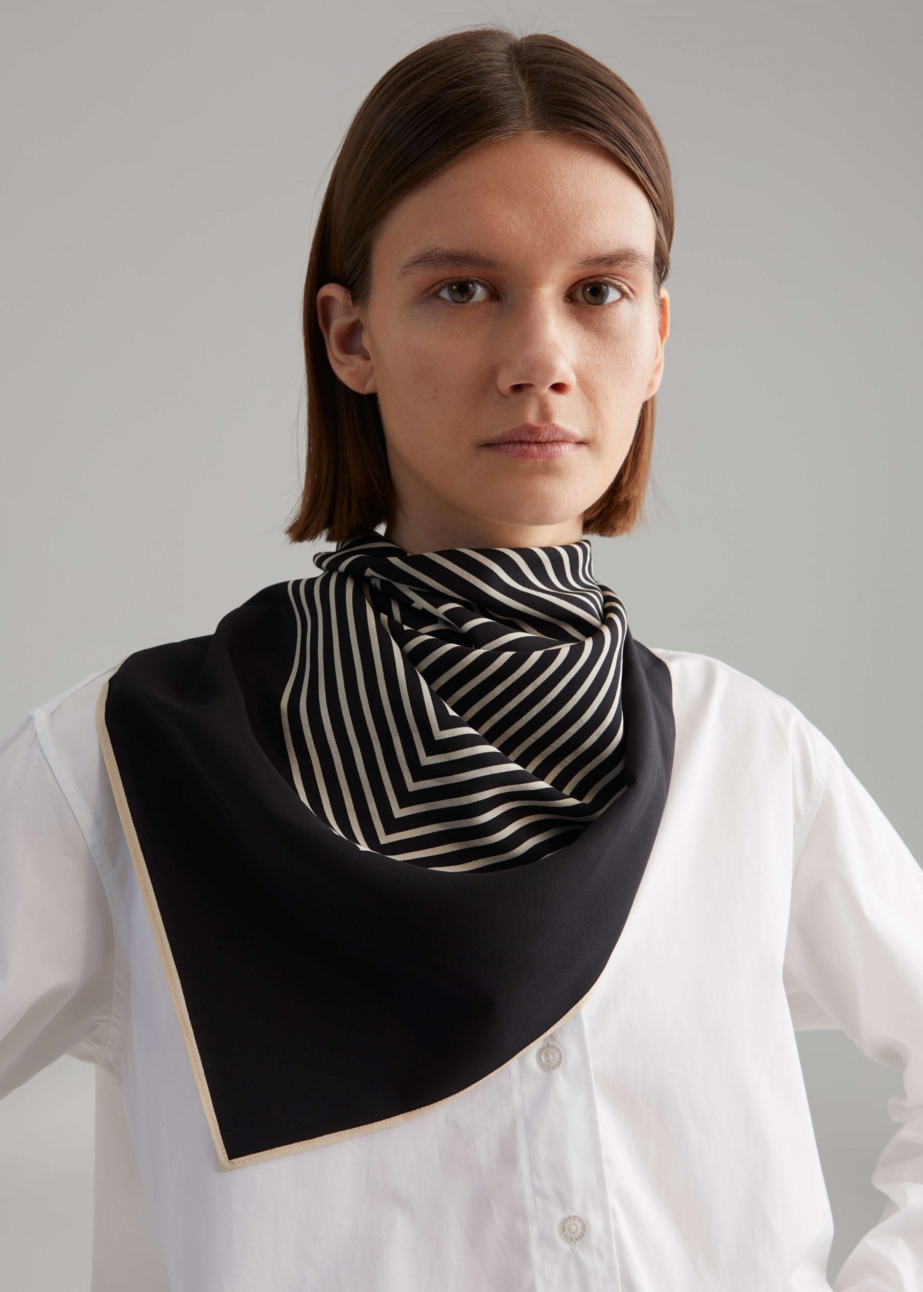 大人気新作 monogram Centered トーテム TOTEME silk スカーフ scarf スカーフ 大人気新作 monogram Centered トーテム TOTEME silk スカーフ scarf スカーフ