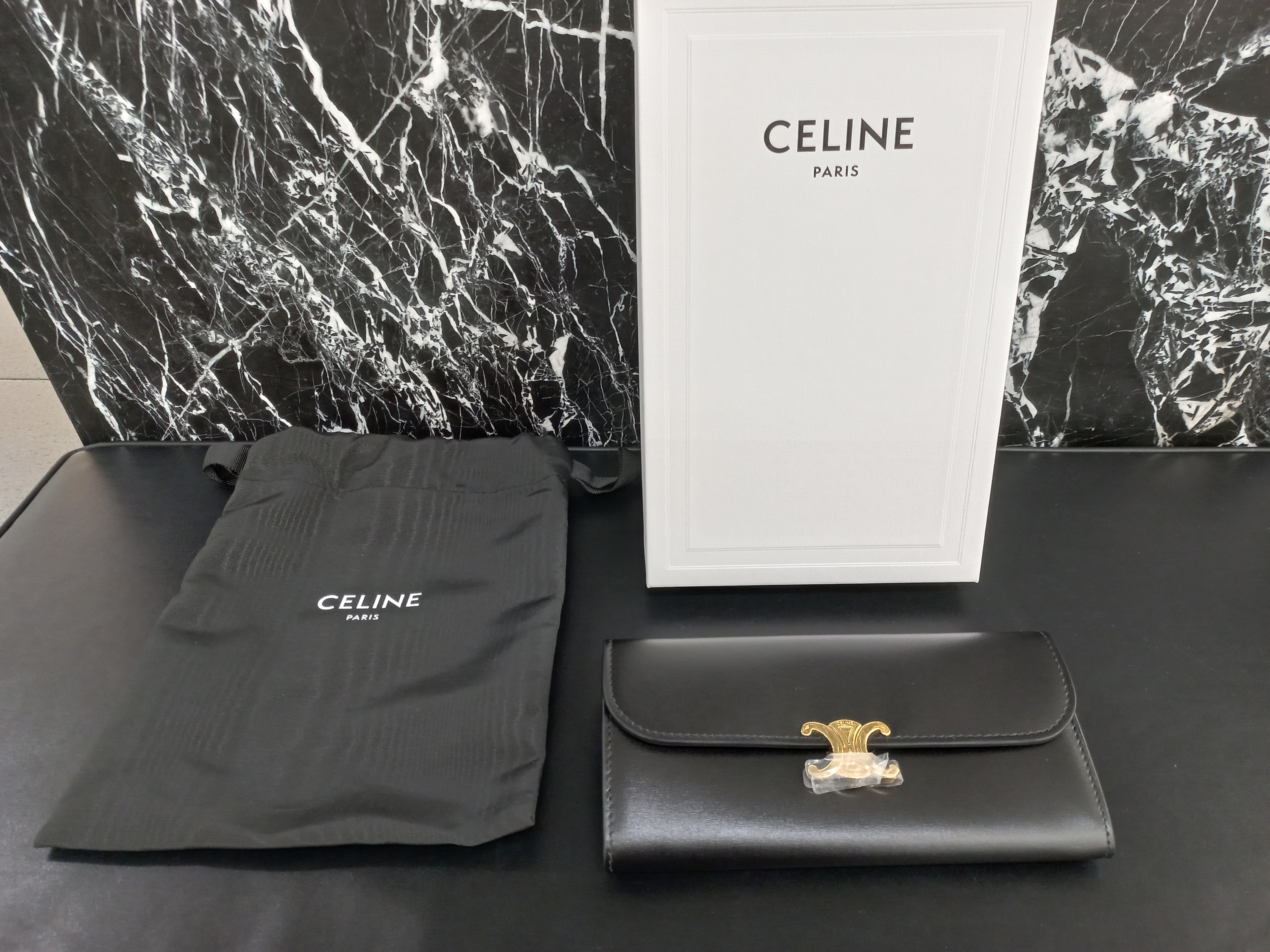 セリーヌ☆直営店買付 長財布トリオンフ フラップウォレット