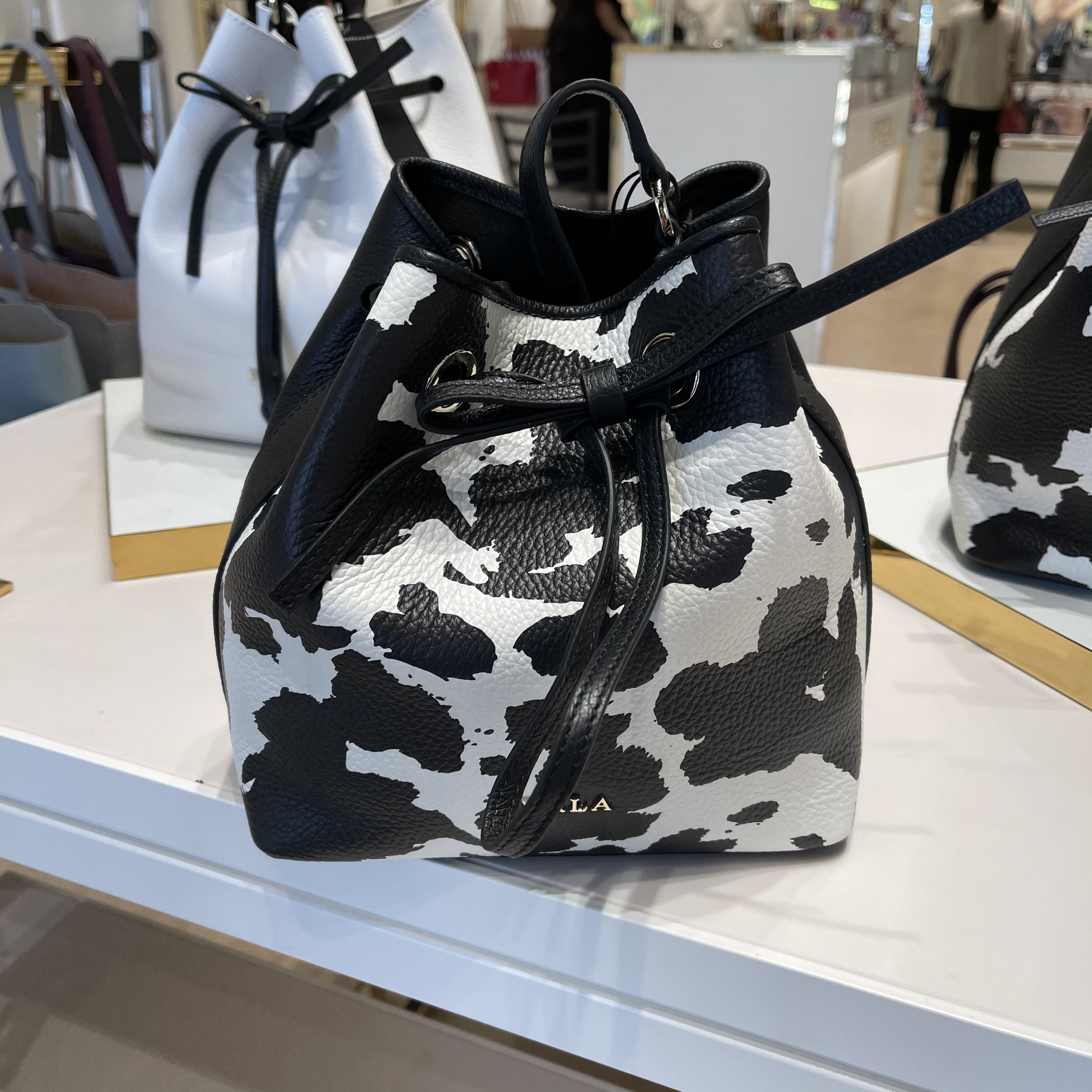未使用【FURLA】リボンバケツバック 日本未入荷商品