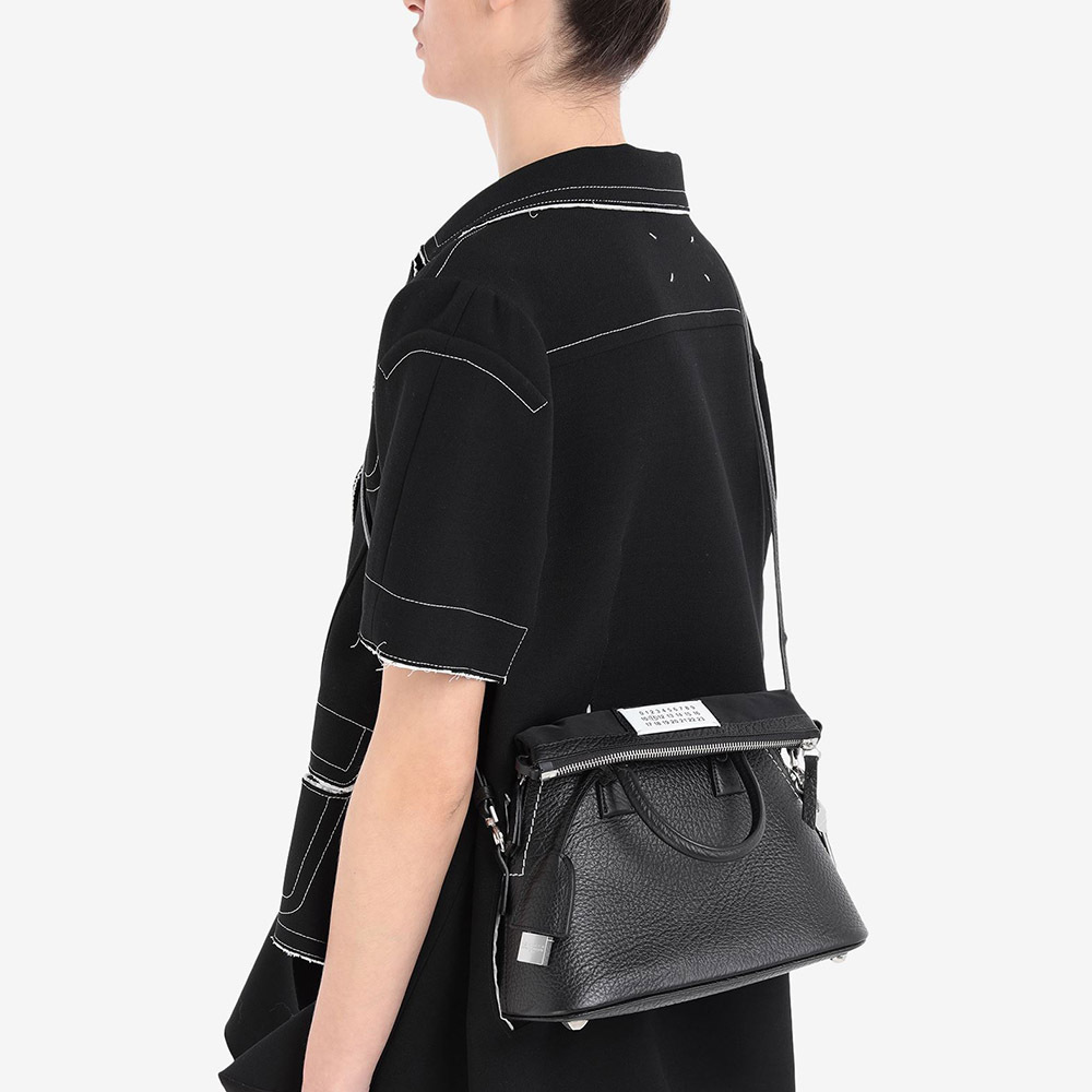 Shop Maison Margiela 5AC 5AC mini bag (S56WG0082P0396T8013 Shop Maison Margiela 5AC 5AC mini bag (S56WG0082P0396T8013