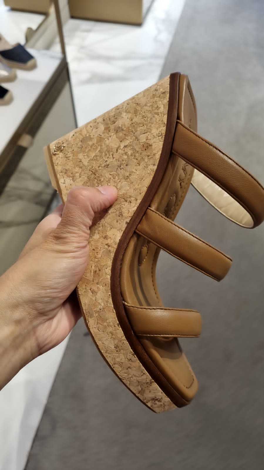 Jimmy★Choo(セールで嬉しい再入荷)オシャレATHENIA110/Cuoio