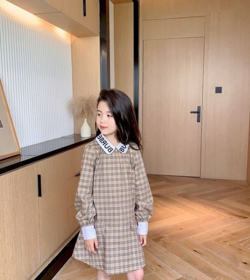 【大人もOK】BURBERRY ストライプ ワンピース【1枚で映える】 BURBERRY - Burberry ストライプ柄ワンピース6y=116㎝の通販 by