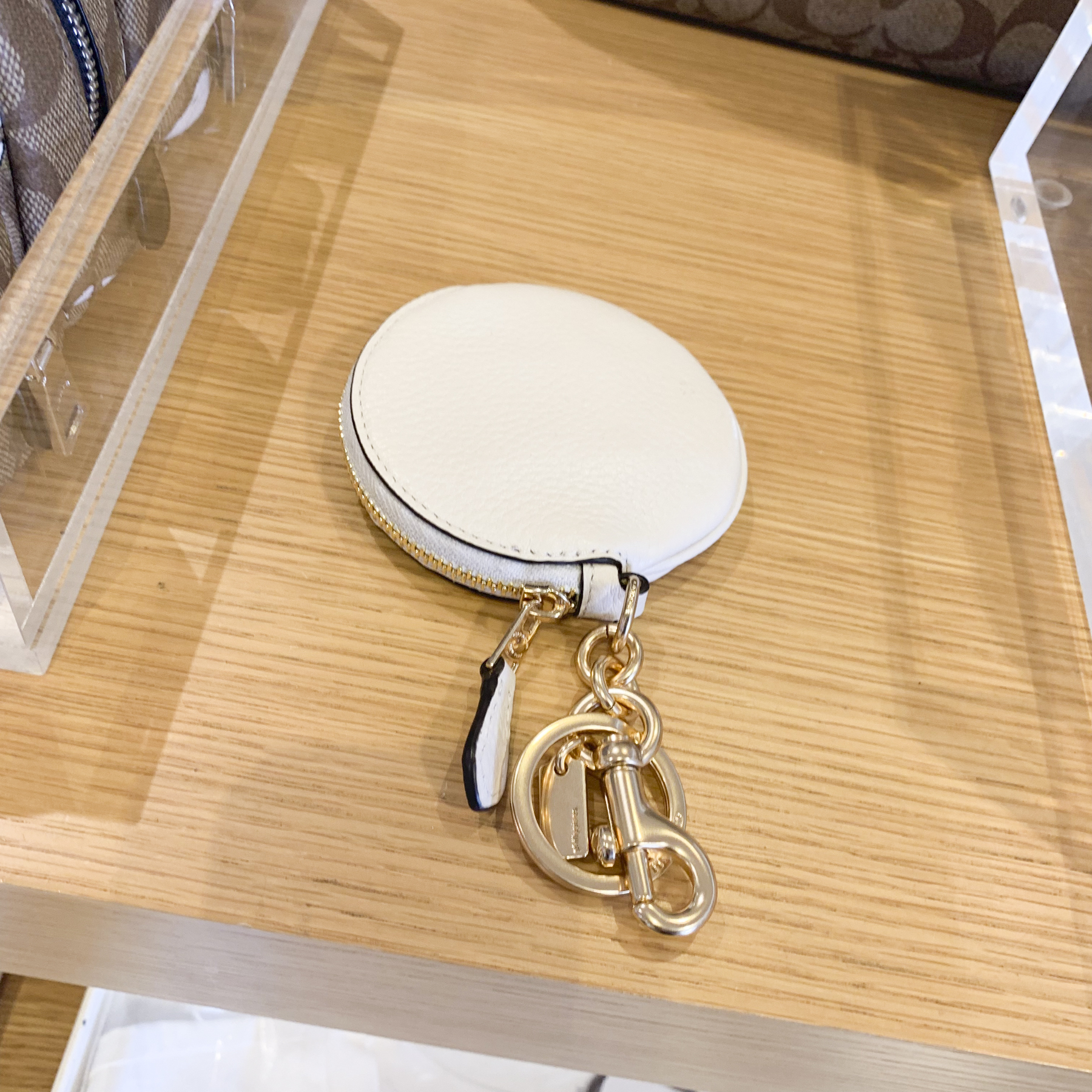 【COACH x スヌーピー】●完売レア♪●PEANUTS ポーチ チャーム COACH x スヌーピー】○完売レア♪○PEANUTS ポーチ チャーム