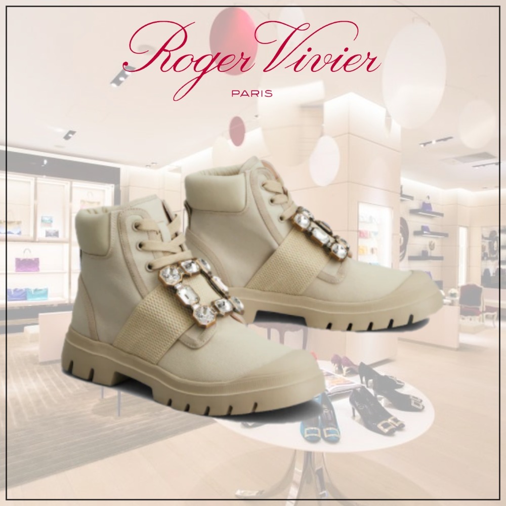 【特別送料無料!】
【Roger Vivier】ストラスバックル レザーレースアップ ブーティ ショートブーツ・ブーティ 【特別送料無料!】
【Roger Vivier】ストラスバックル レザーレースアップ ブーティ ショートブーツ・ブーティ