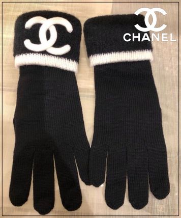 CHANEL More Gloves Gloves