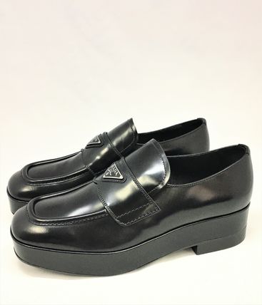 PRADA ロゴ ブラッシュドレザー プラットフォーム ローファー (PRADA