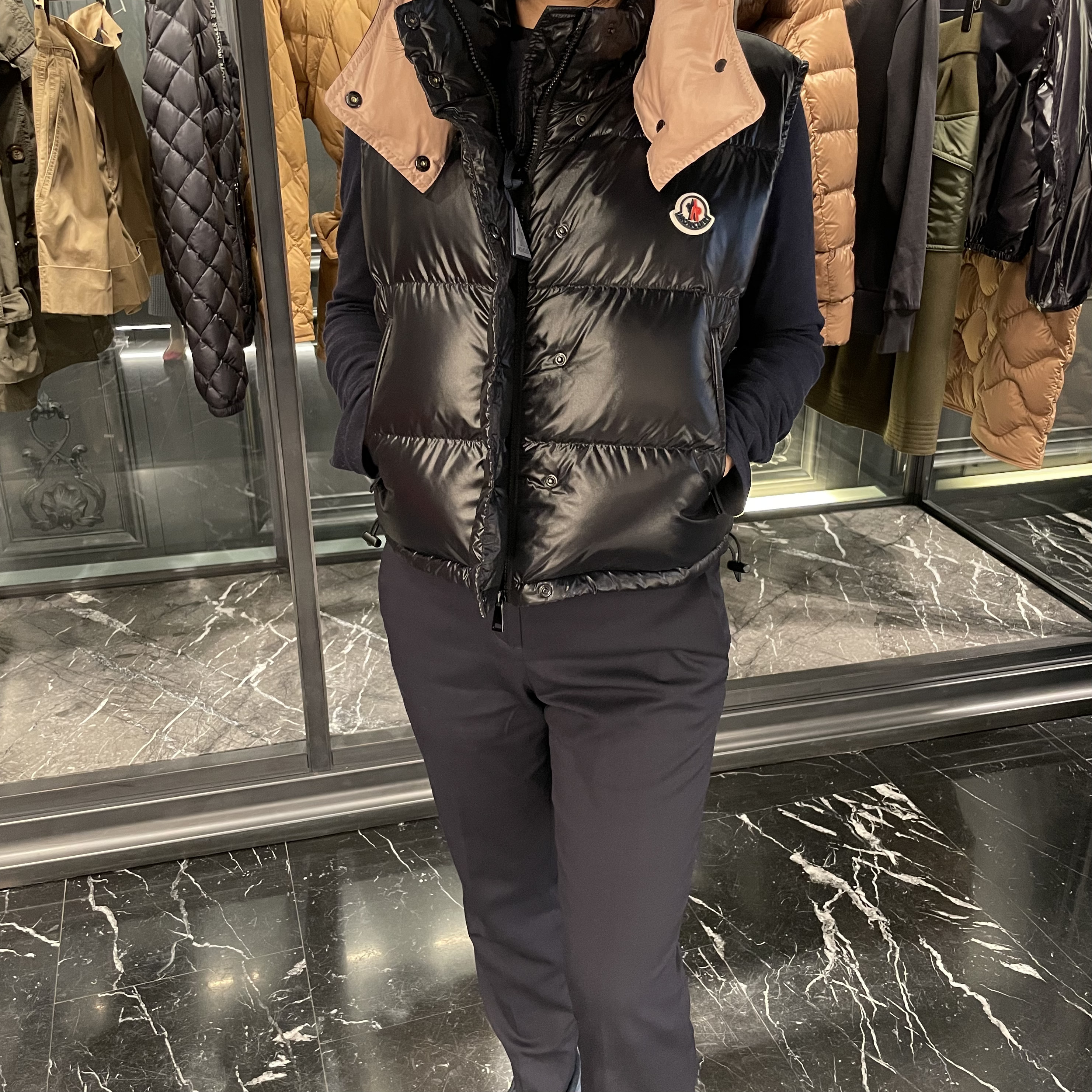 送料込★MONCLER★取り外し可能フード付きダウンベスト♪Alpiste 正規アウトレット モンクレール ダウンコート フード取外可能 ベルト付き ダウンジャケット