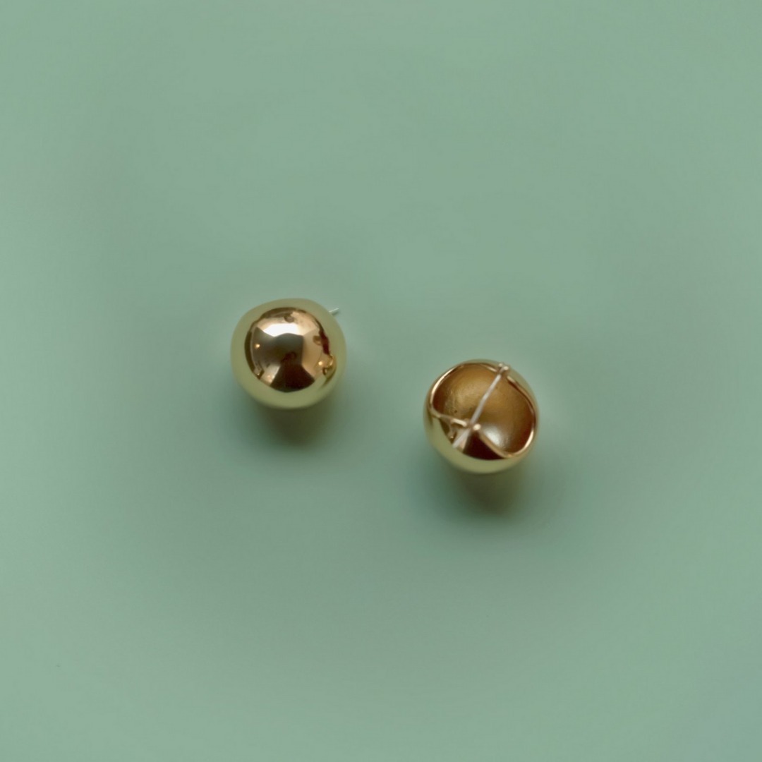 日本未入荷《VERAFIED》GOLDEN BALL HOOPS ボールフープピアス