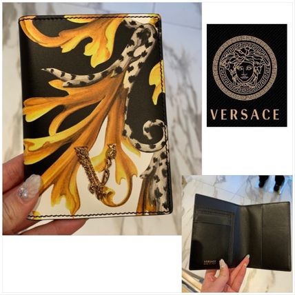 VERSACE(ヴェルサーチェ) パスケース(レディース) - 海外通販のBUYMA