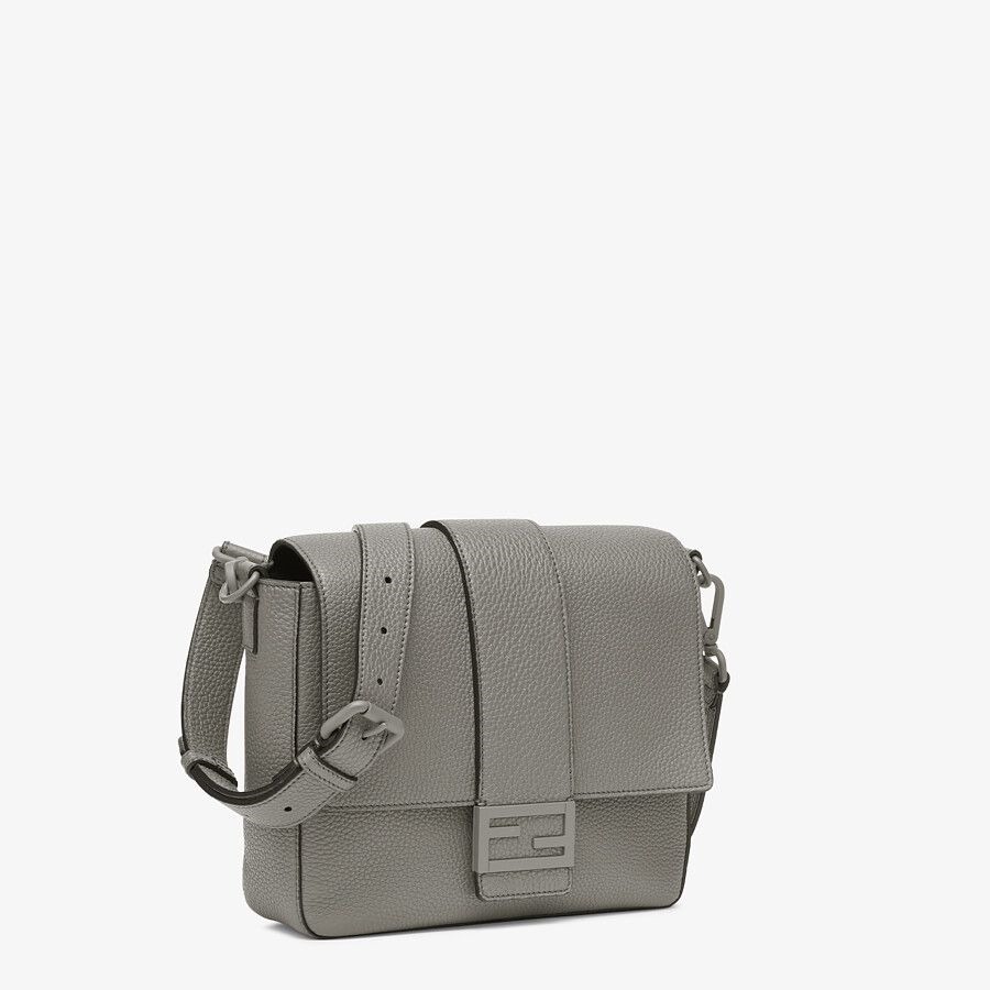 FENDI ショルダーバッグ FENDI☆ バゲットメッセンジャー ミディアム バッグ 2色(10)