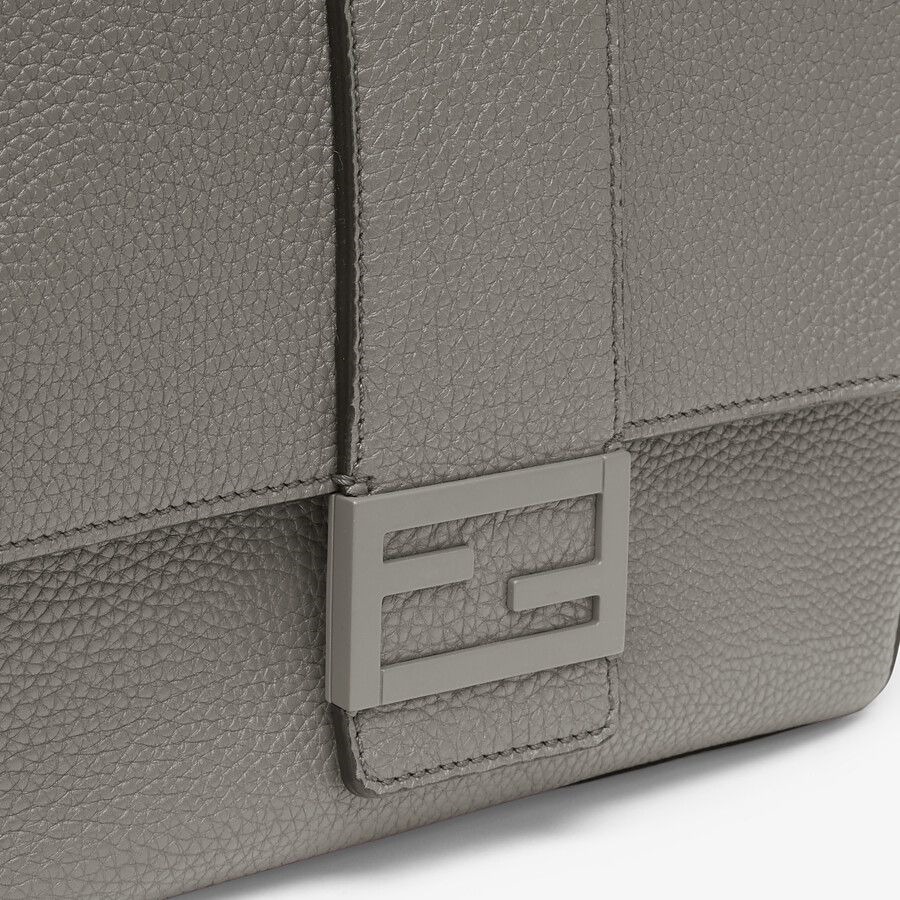 FENDI ショルダーバッグ FENDI☆ バゲットメッセンジャー ミディアム バッグ 2色(13)
