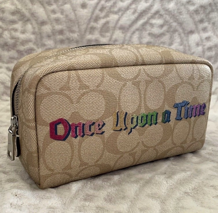 セールCoachxDisney☆ワンスアポンアタイムコスメ化粧ポーチ
