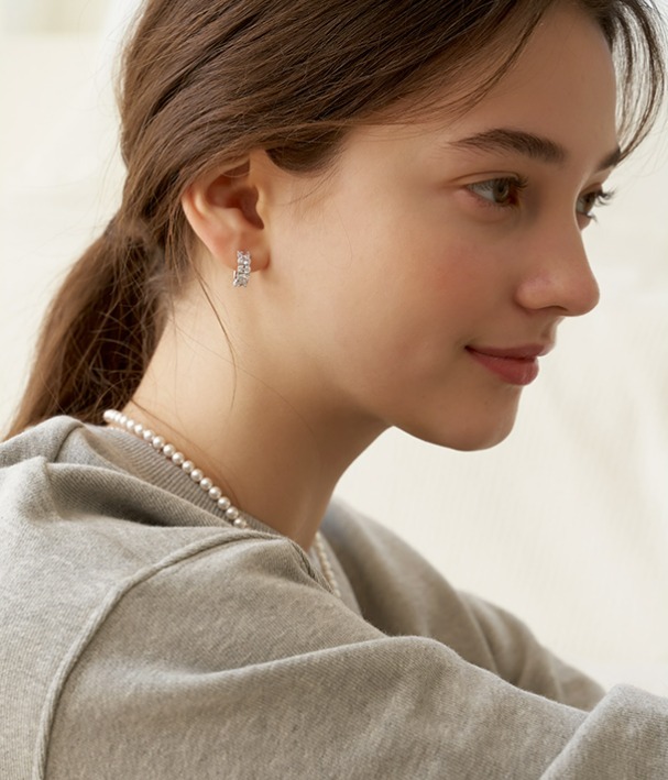 【TATIANA】(Silver925) Oval Crystal One-Touch Hoop Earrings MUSINSA | TATIANA (Silver 925) Oval Hoop Earrings EC3003 (S)