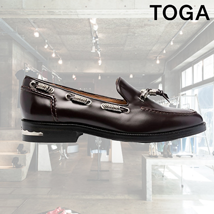 割引 残り僅か■TOGA VIRILIS■Eyelet-embellished leather loafers ドレスシューズ・革靴・ビジネスシューズ 割引 残り僅か■TOGA VIRILIS■Eyelet-embellished leather loafers ドレスシューズ・革靴・ビジネスシューズ