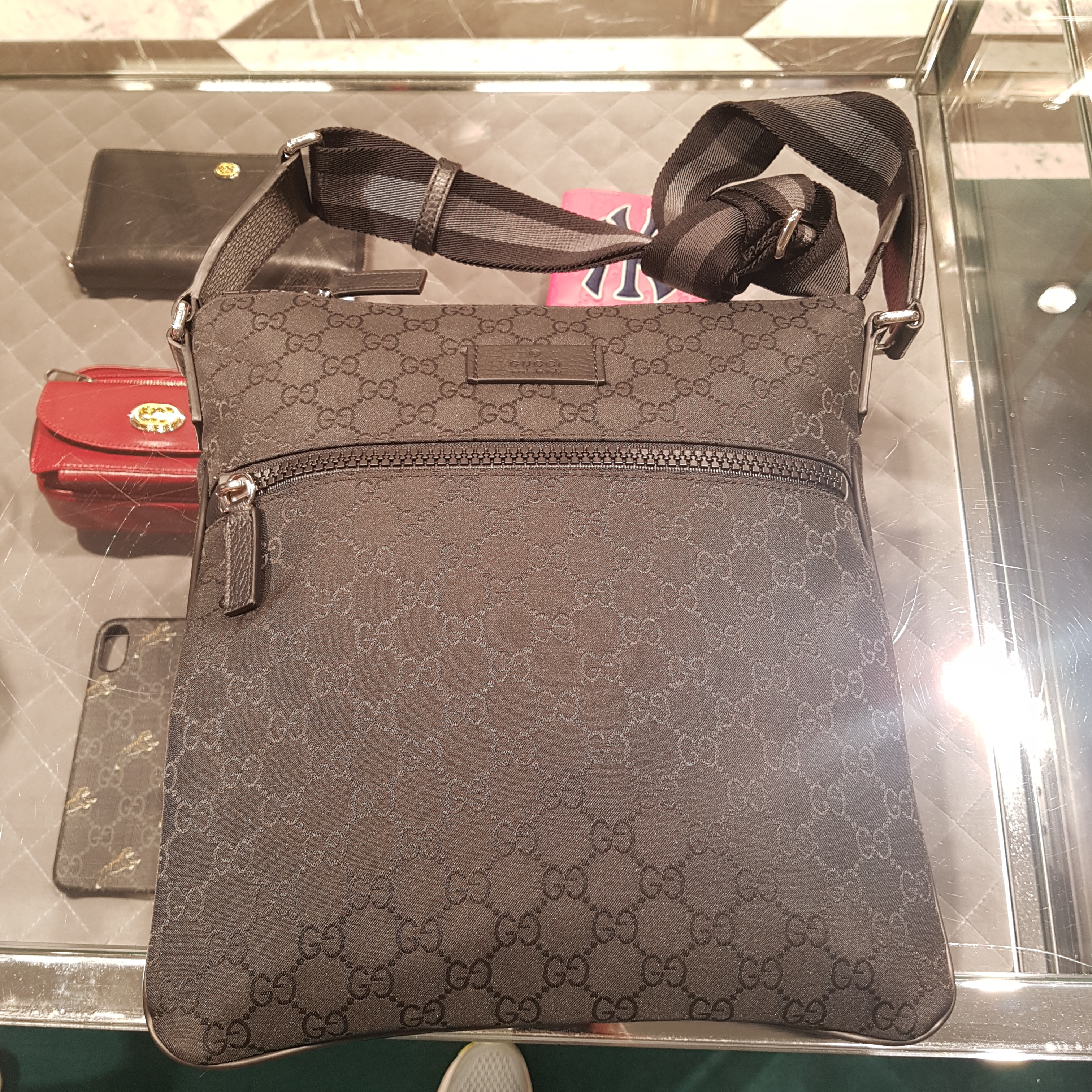 定価オープン！【GUCCI】メッセンジャーバック GG CANVAS 449184