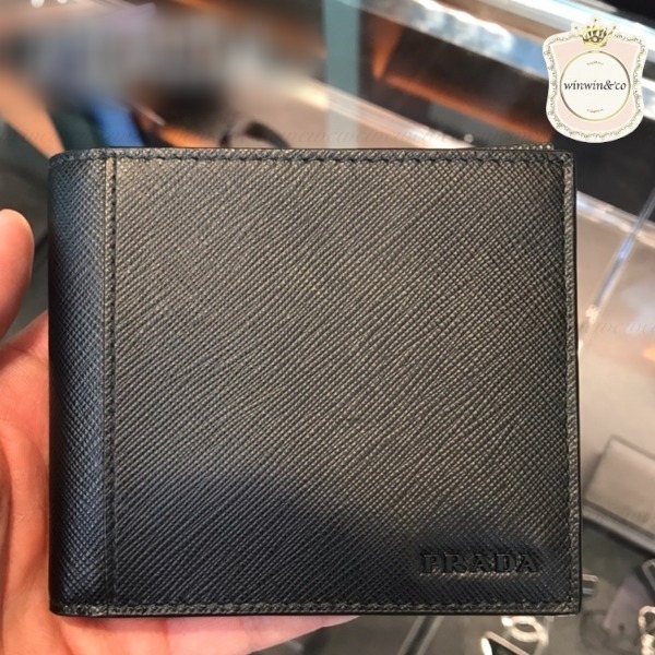 PRADA【国内発/関税込】メンズ ブラックサフィアーノ財布