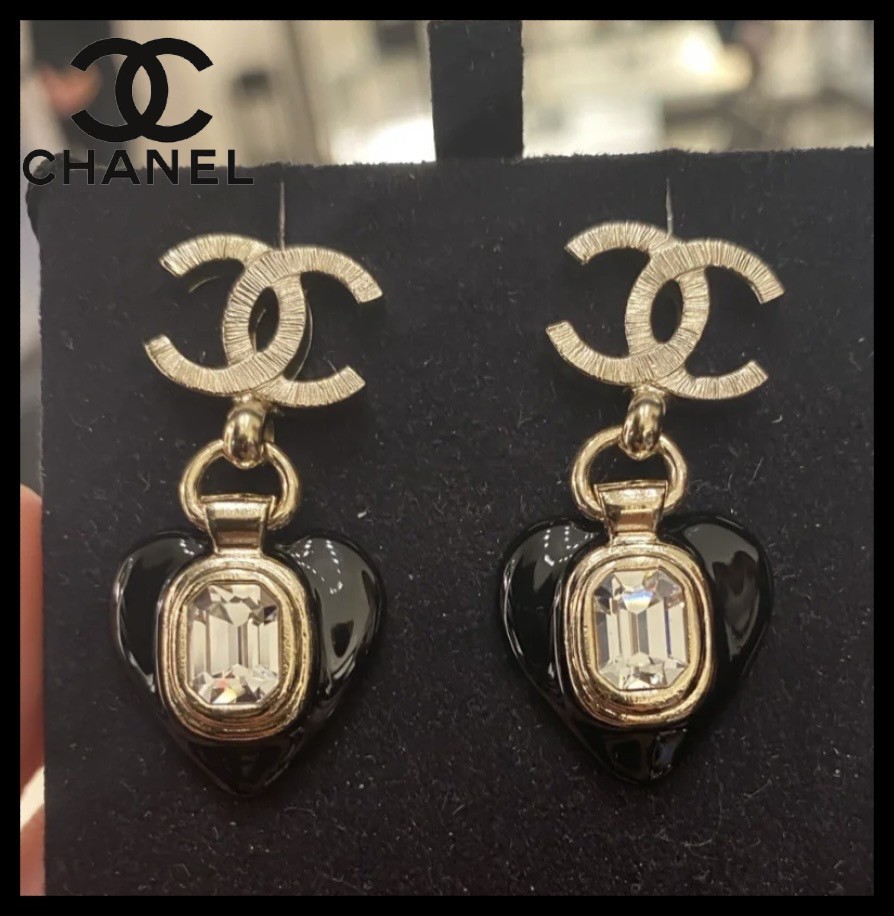 人気の春夏 【揺れるハートが心くすぐる♡】CHANEL ピアス 2色 ピアス 人気の春夏 【揺れるハートが心くすぐる♡】CHANEL ピアス 2色 ピアス