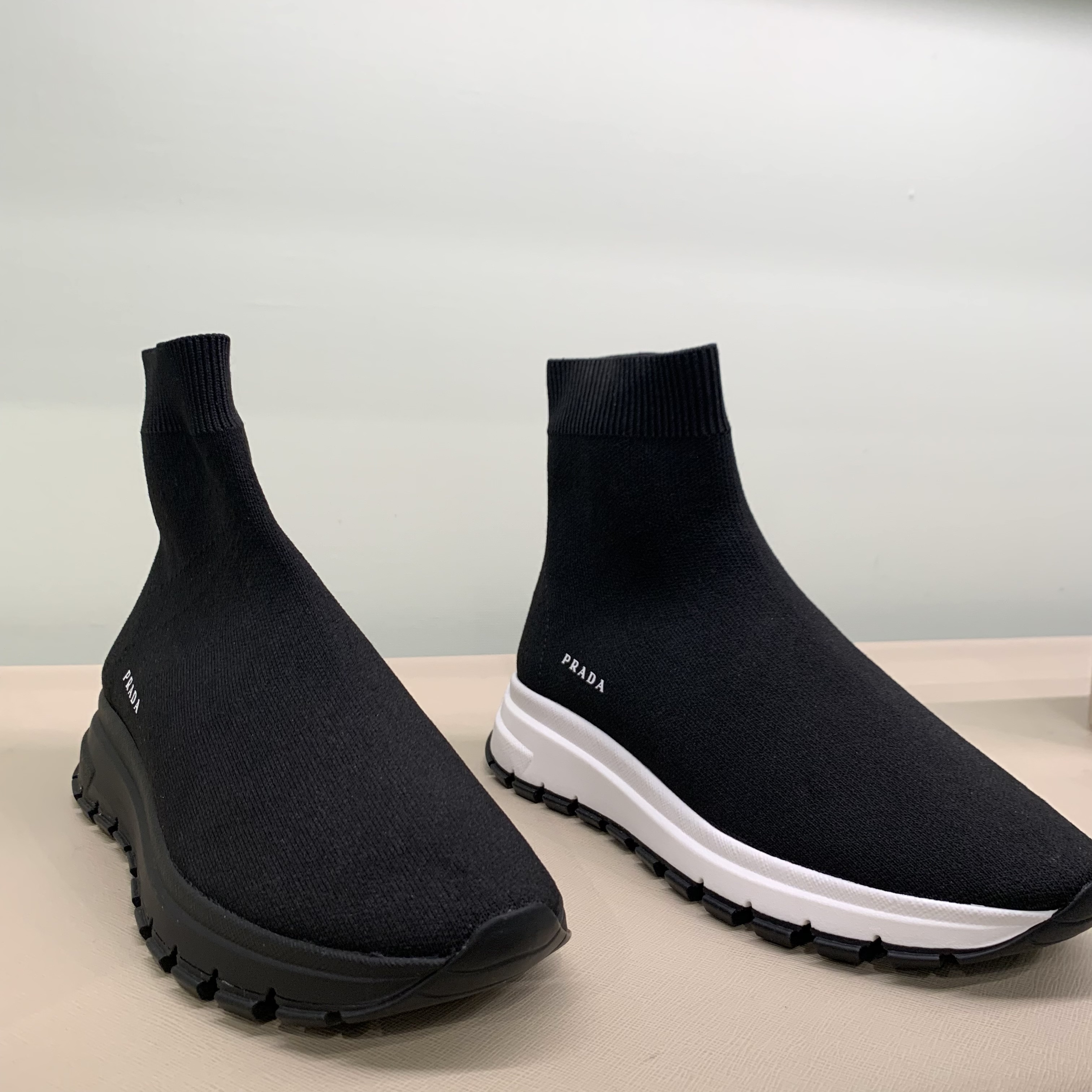 選べるお色☆レディース《PRADA》ソックススニーカー クーポンあり ソックススニーカー プラダ 【美品】PRADA スニーカー
