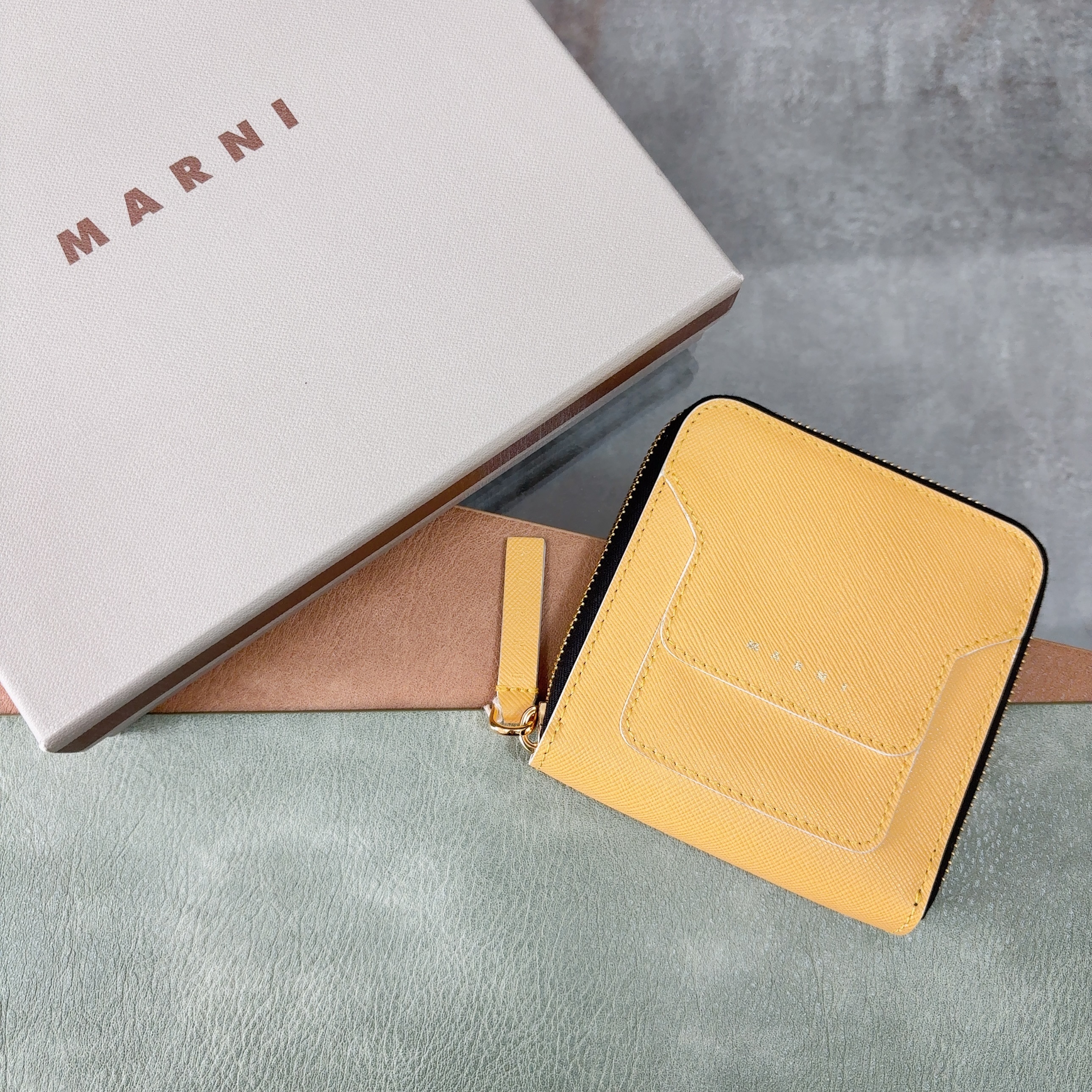 【国内即発★関税込み】MARNI マルニ ロゴ ジップ 二つ折り財布