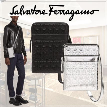 FERRAGAMO(フェラガモ) ショルダーバッグ(メンズ) - 海外通販のBUYMA