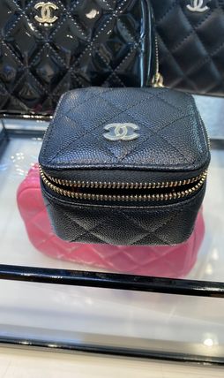 CHANEL x ポーチ(レディース) - 海外通販のBUYMA