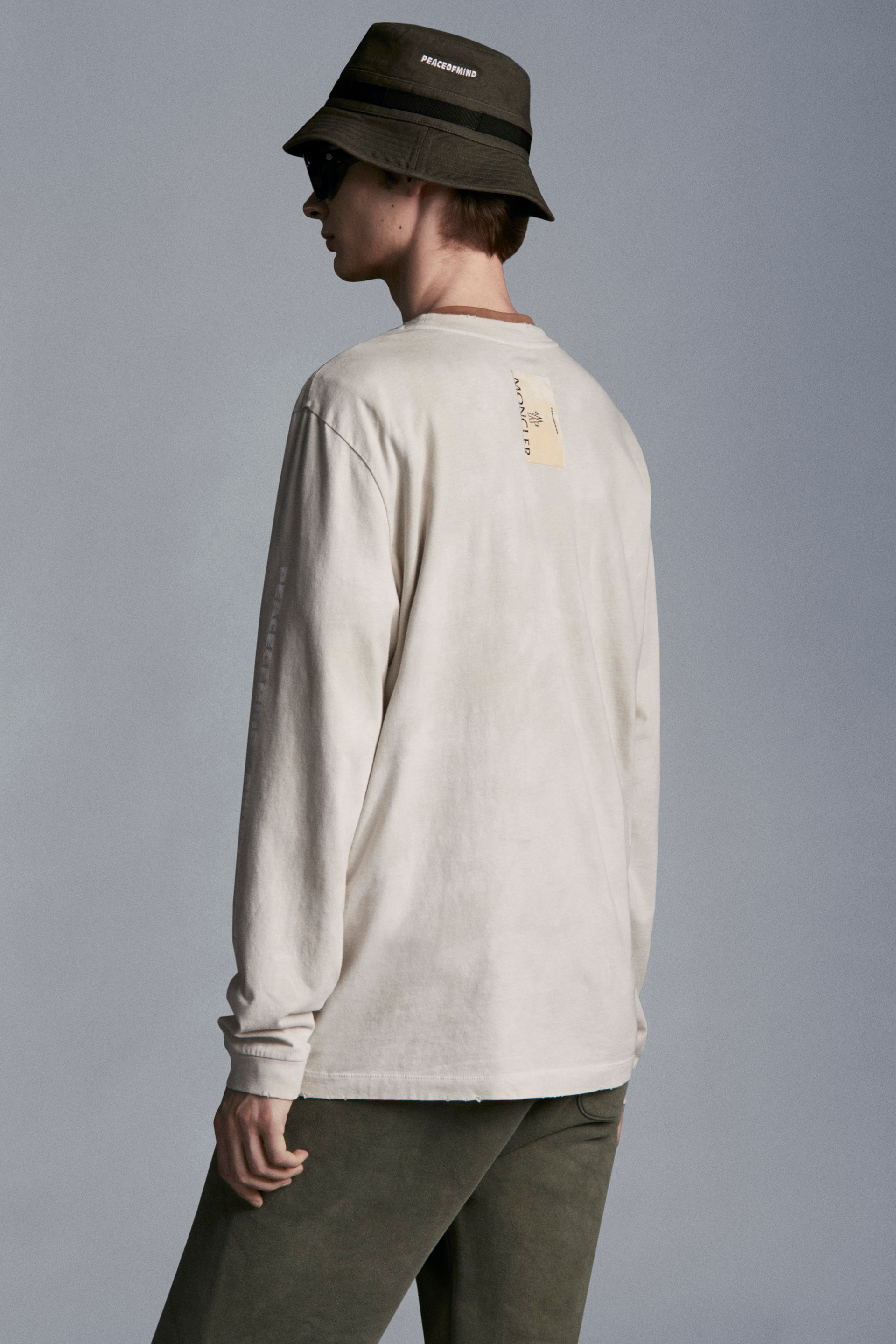 MONCLER 2024/25秋冬 ロゴプリント入り クルーネック長袖Tシャツ MONCLER 2024/25秋冬 ロゴプリント入り クルーネック長袖Tシャツ