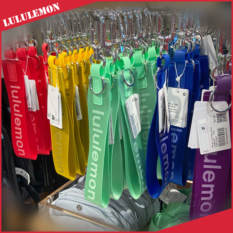 lululemon☆ キーリング付き♪ 大きなルルロゴ・キーチェーン