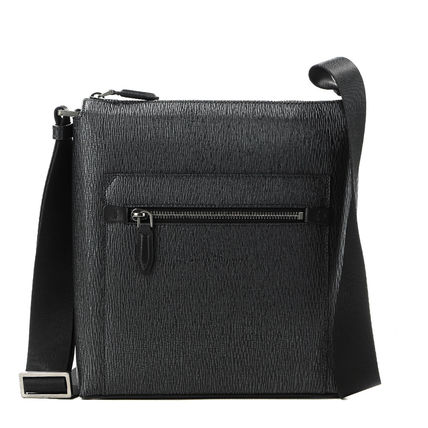 FERRAGAMO(フェラガモ) ショルダーバッグ(メンズ) - 海外通販のBUYMA