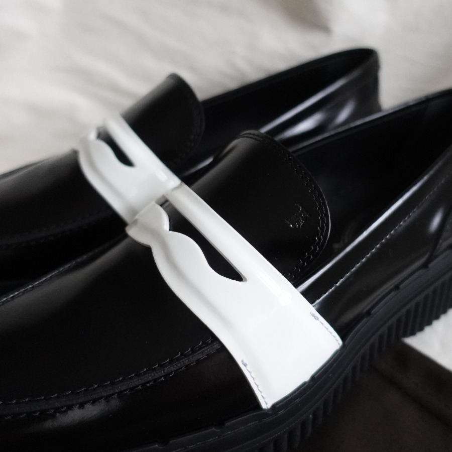 “TOD'S” 2トーン 厚底ペニーローファー Black/White