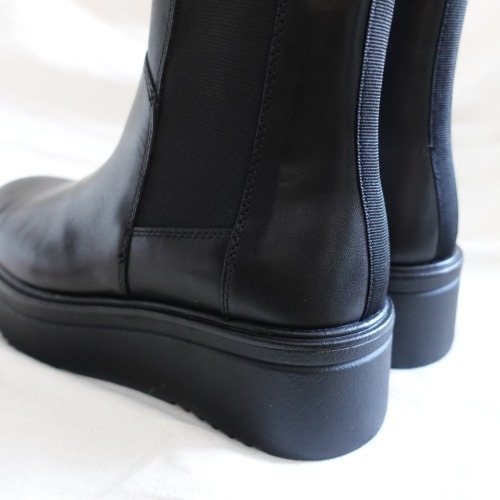 “VAGABOND” TARA サイドゴアミドルブーツ Black