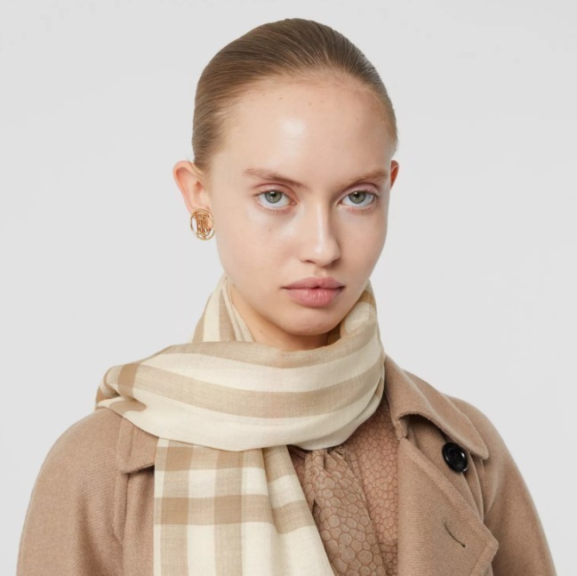 【送料&関税込】Burberry Silk Shawl バーバリー◇BURBERRYウールシルクスカーフ 関税込国内発 贈り物