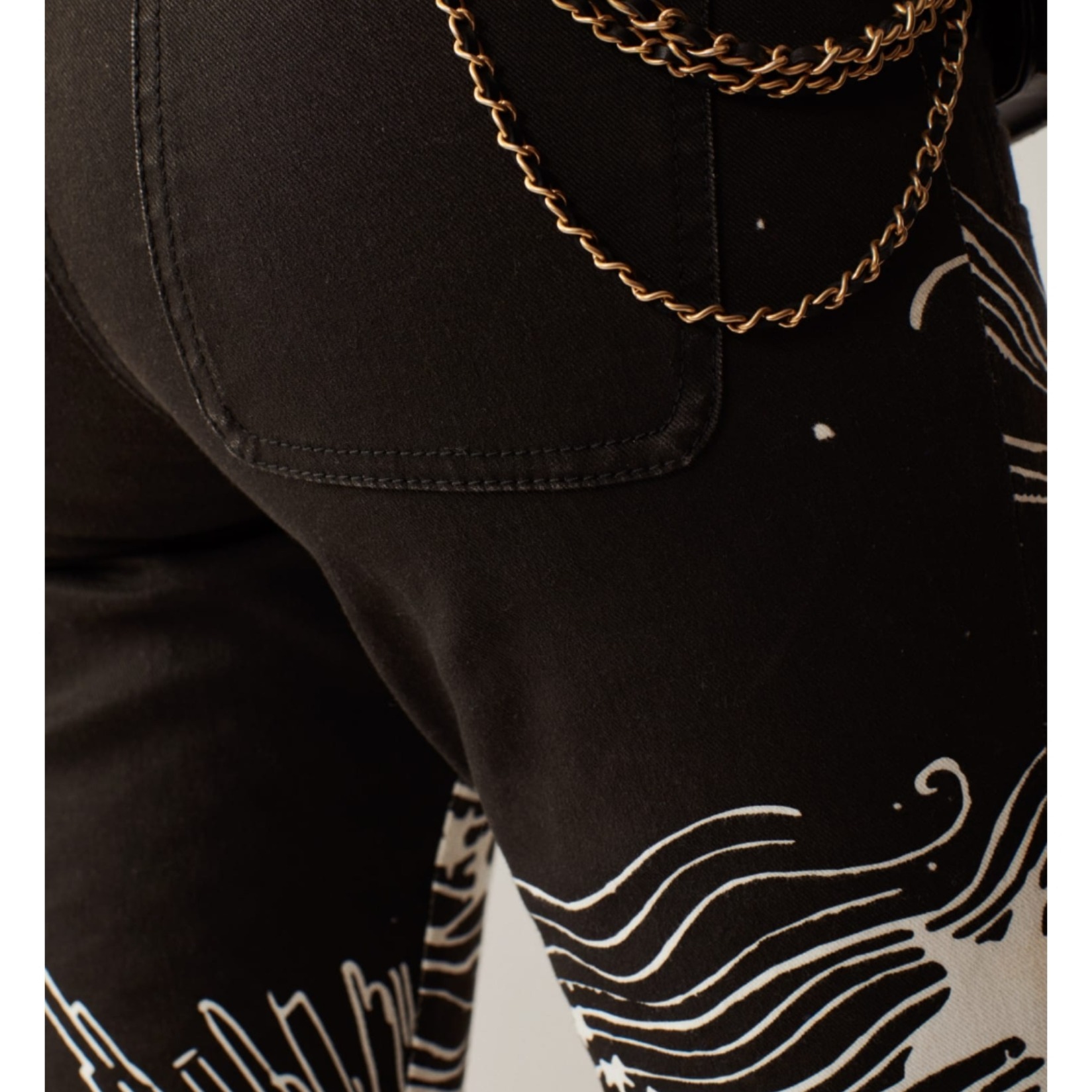 【新作★即納】 CHANEL ジーンズ デニムパンツ ロング 黒 関税込 新作☆即納】 CHANEL ジーンズ デニムパンツ ロング 黒 関税込