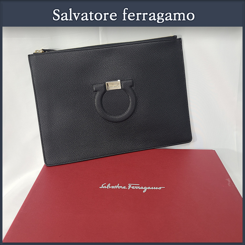 【Salvatore ferragamo】GANCINI Clutch bag★正規品★